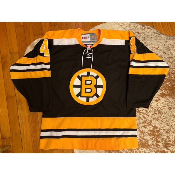 CCM Vintage Series Hockey Boston Bruins Jersey Mens Size Medium #4 Blank